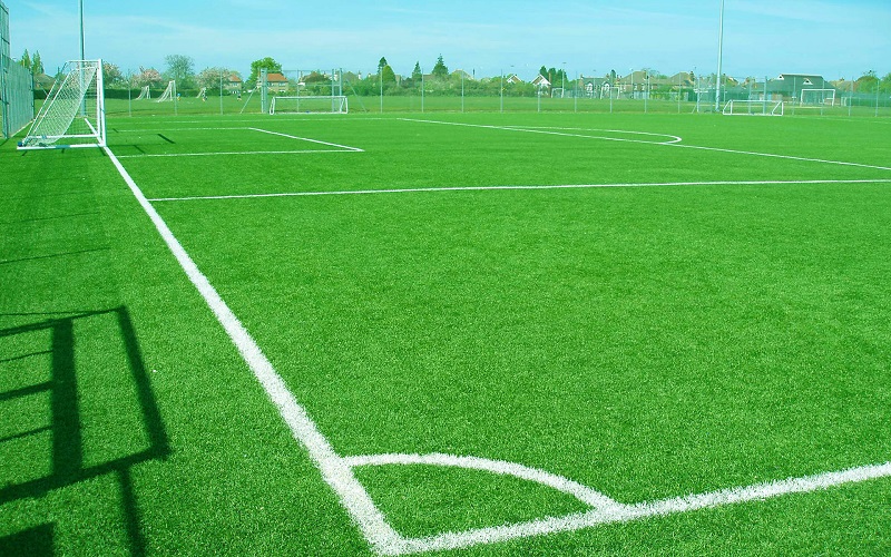 十一人制足球场人造草坪铺设效果